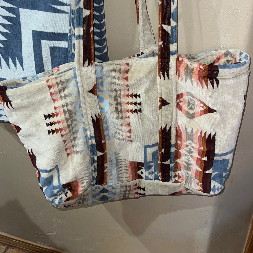 PENDLETON HUGE TOTE BAG•limited edition jacquard 100% cotton, lined- beautiful. - Picture 4 of 9
